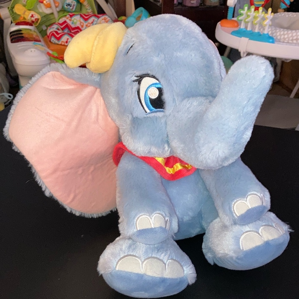 Plush Disney Dumbo big foot stuffed like new date 2000 10”